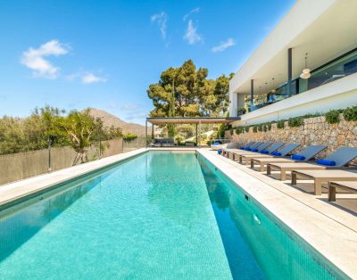 Ultra-chic 5-Bedroom Villa overlooking the stunning Puerto Pollensa bay