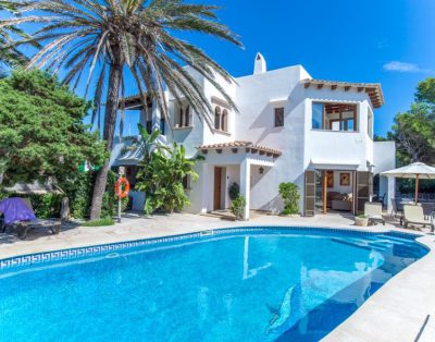 Happness Oasis: 5-Bedroom Villa with Private Pool, near Cala Esmeralda Beach